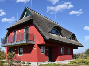 Traumhaftes Reetdach gedecktes Ferienhaus mit Blick auf den Breetzer Bodden bis Hiddensee, Neuenkirchen